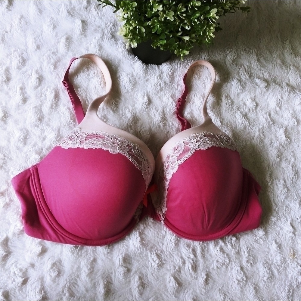 Victoria's Secret Lined perfect coverage pink bra‎